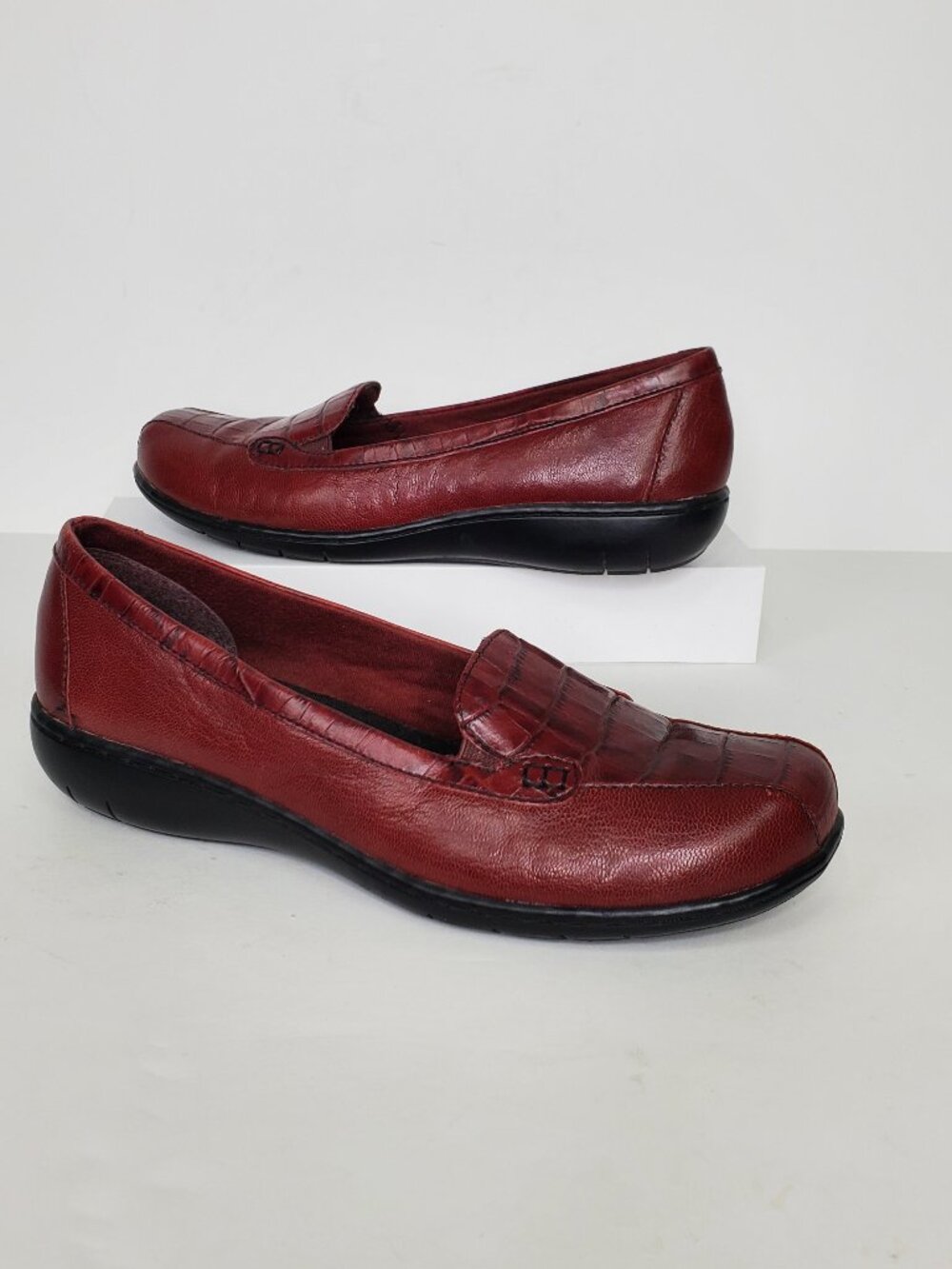Clarks Bendables Burgundy Classic Slip-On Leather Shoes Size 8.5M